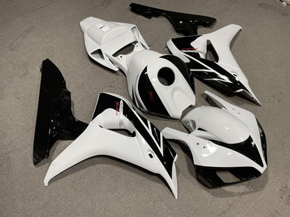 HONDA CBR1000RR 06-07 Fairing Kit - White & Black