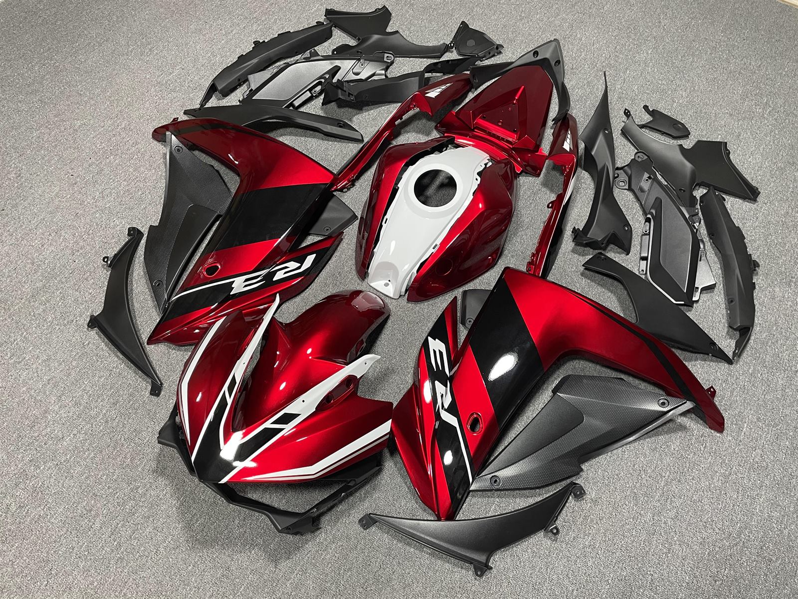 YAMAHA Y-R25 R3 14-18 Fairing Kit - Candy Red & Black