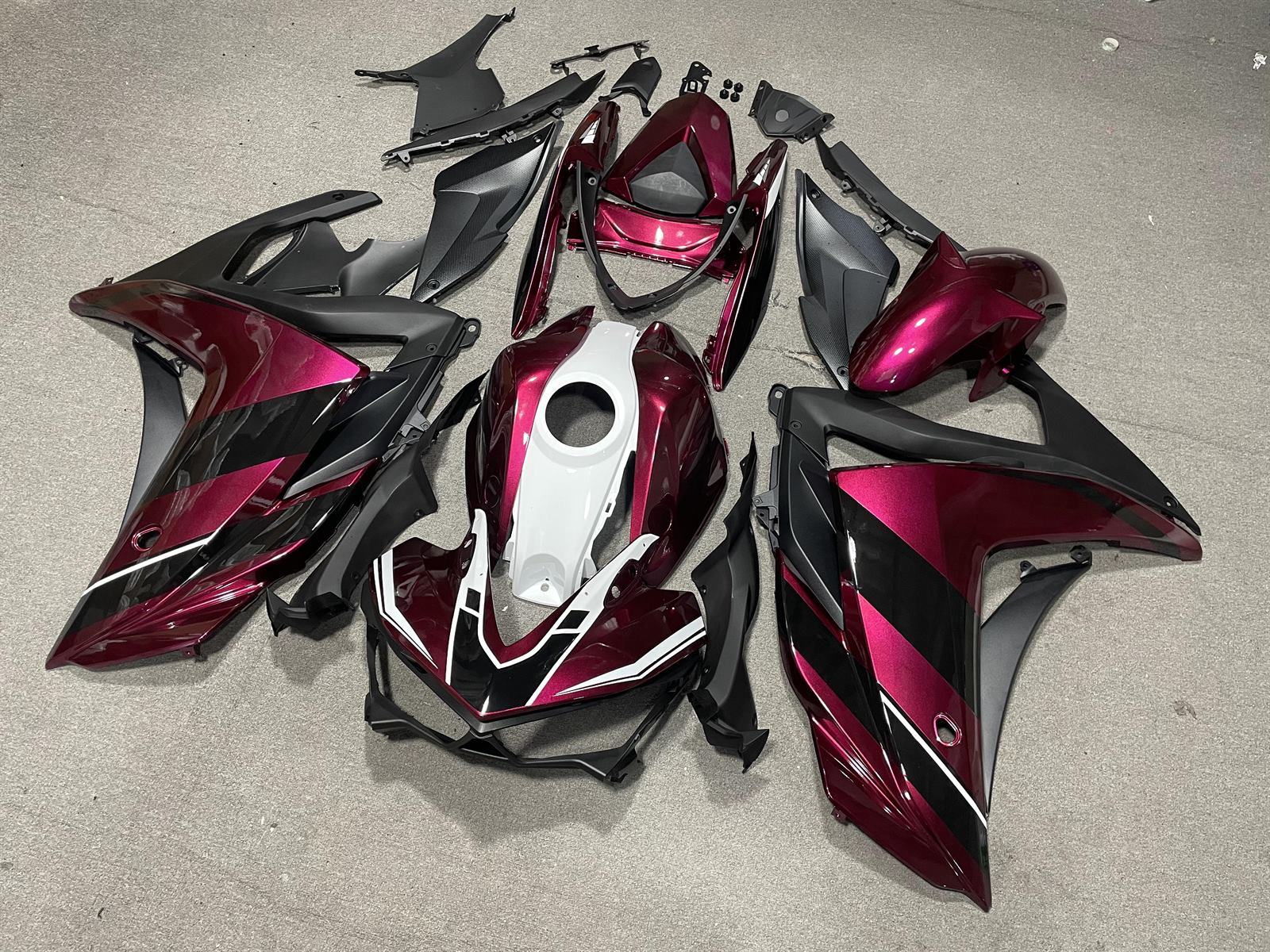 YAMAHA Y-R25 R3 14-18 Fairing Kit - Burgundy & Grey