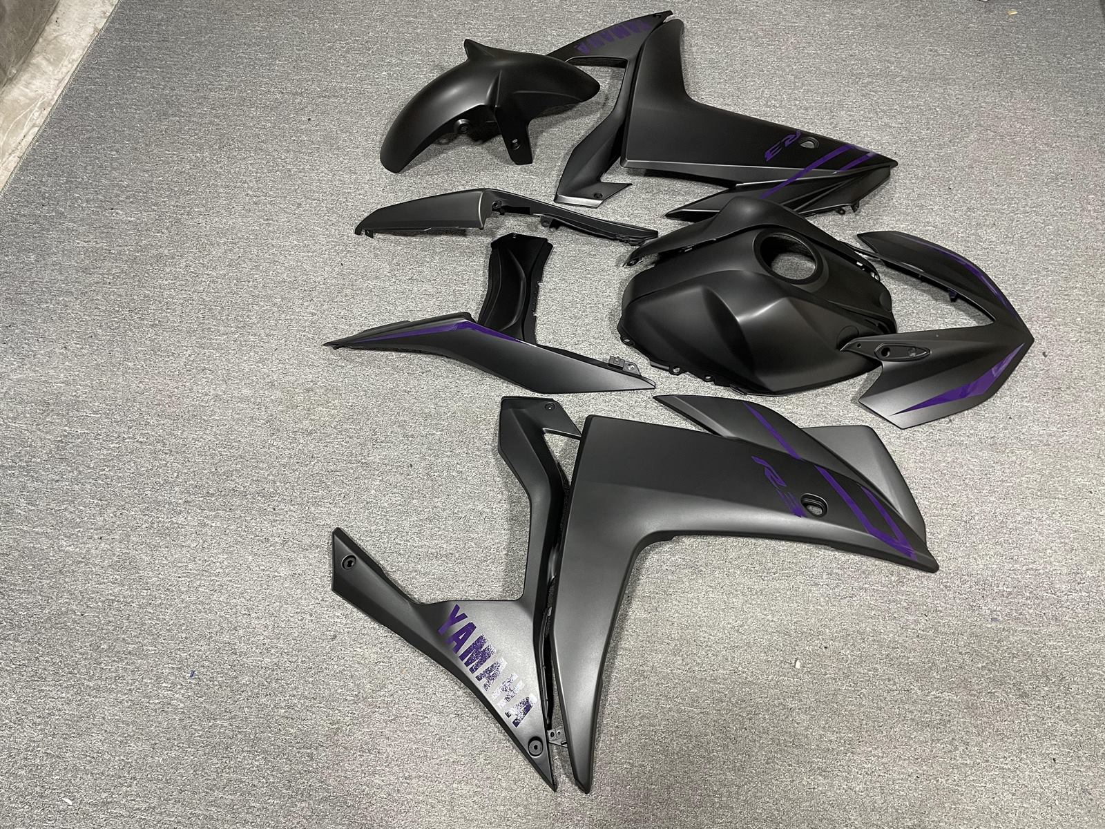 YAMAHA Y-R25 R3 14-18 Fairing Kit - Matte Black & Purple
