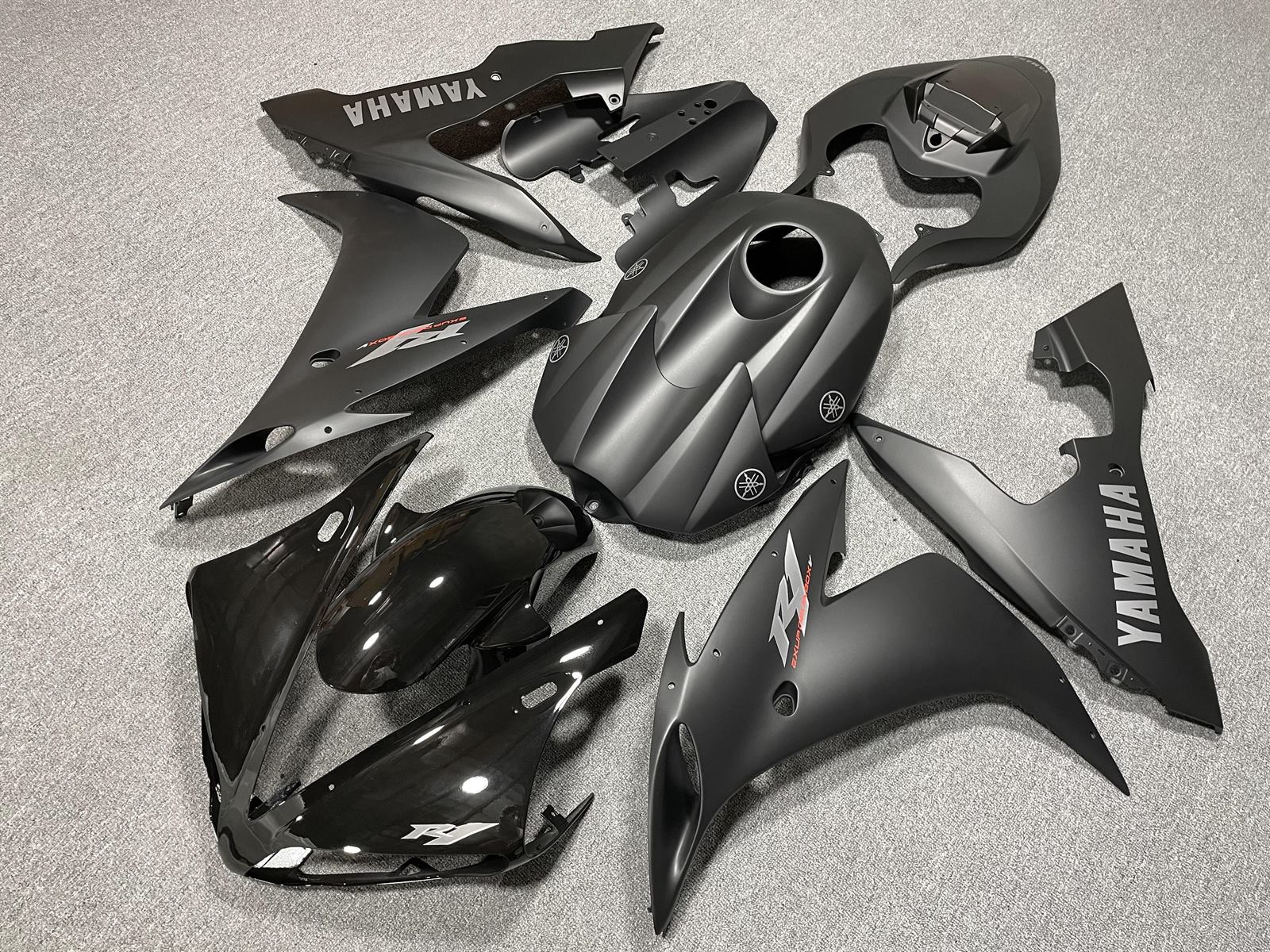 YAMAHA YZF R1 04-06 Fairing Kit - Matte Black & Grey