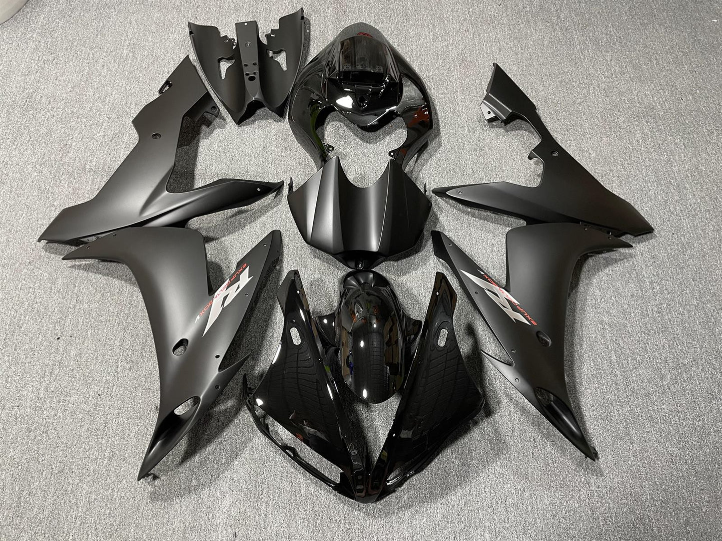 YAMAHA YZF R1 04-06 Fairing Kit - Matte Black & Red Line