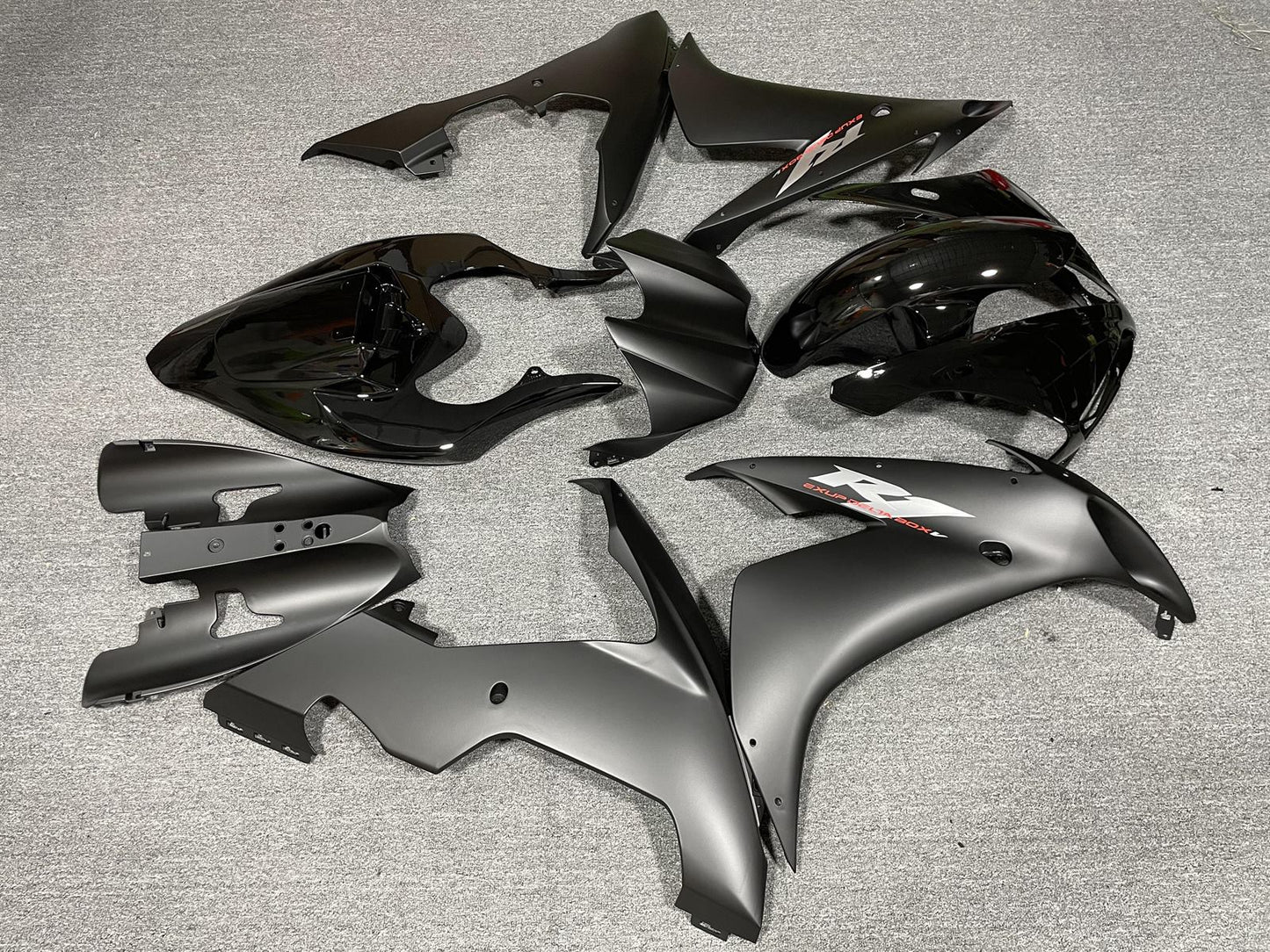 YAMAHA YZF R1 04-06 Fairing Kit - Matte Black & Red Line