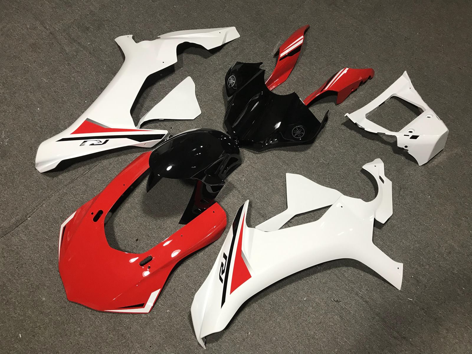 YAMAHA YZF R1 15-19 Fairing Kit - White Red & Black