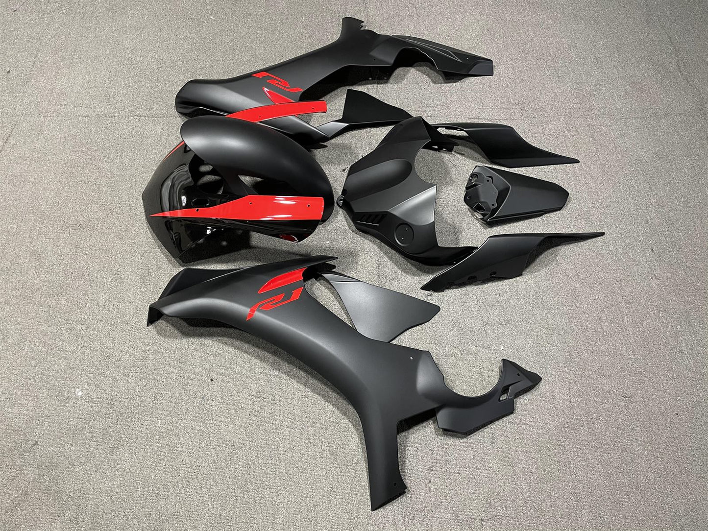 YAMAHA YZF R1 15-19 Fairing Kit - Matte Black & Red Line