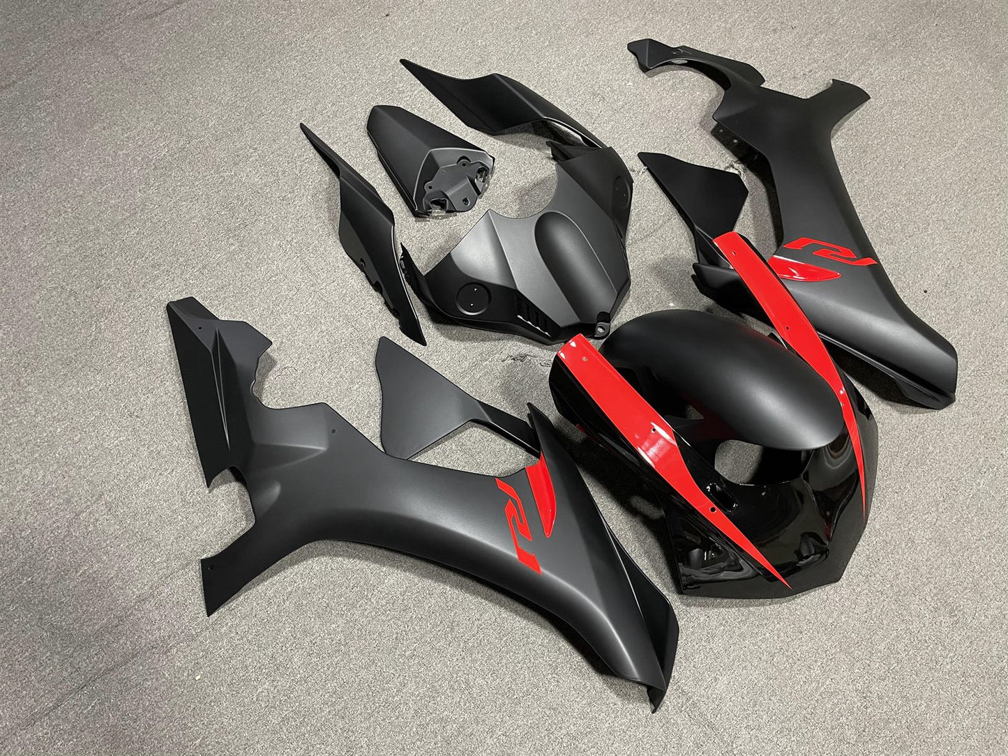 YAMAHA YZF R1 15-19 Fairing Kit - Matte Black & Red Line