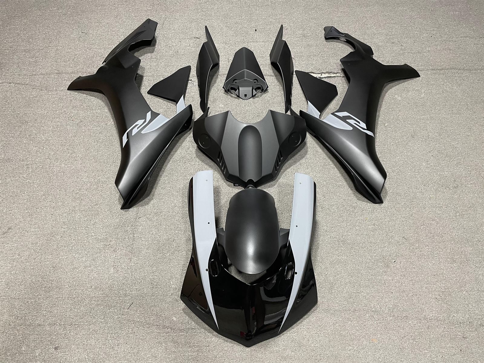 YAMAHA YZF R1 15-19 Fairing Kit - Matte Black & White