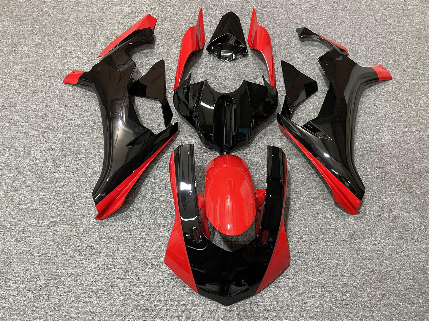YAMAHA YZF R1 15-19 Fairing Kit - Red & Black