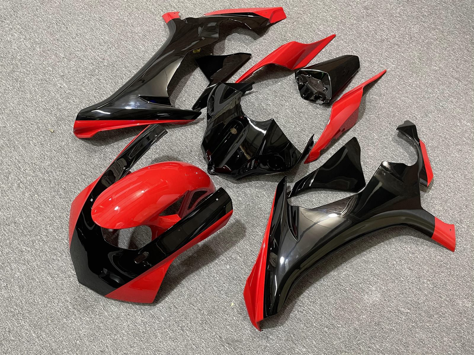 YAMAHA YZF R1 15-19 Fairing Kit - Red & Black