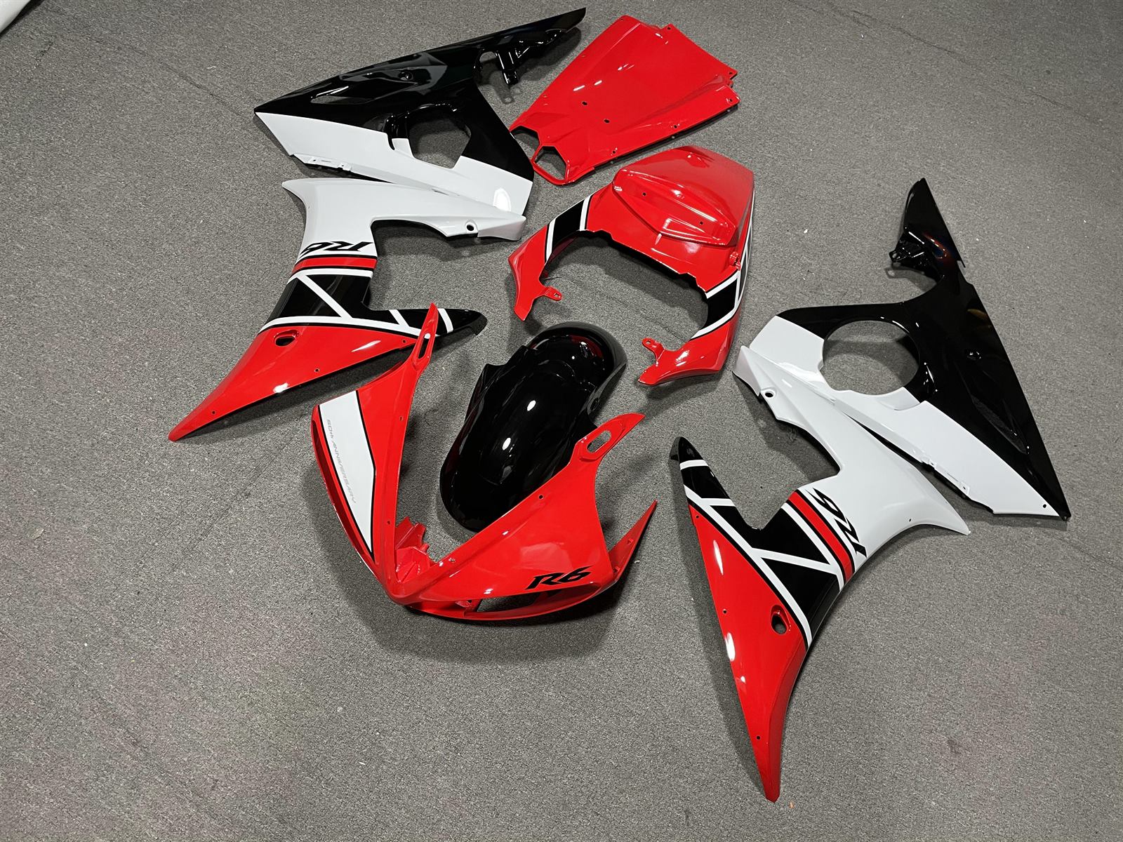 YAMAHA YZF R6 03-04 Fairing Kit - Red White & Black